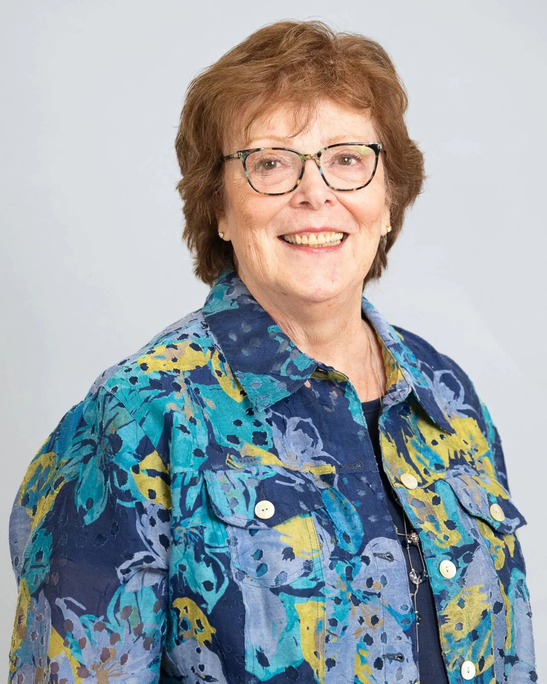 Portrait photo of Kathy Roberts