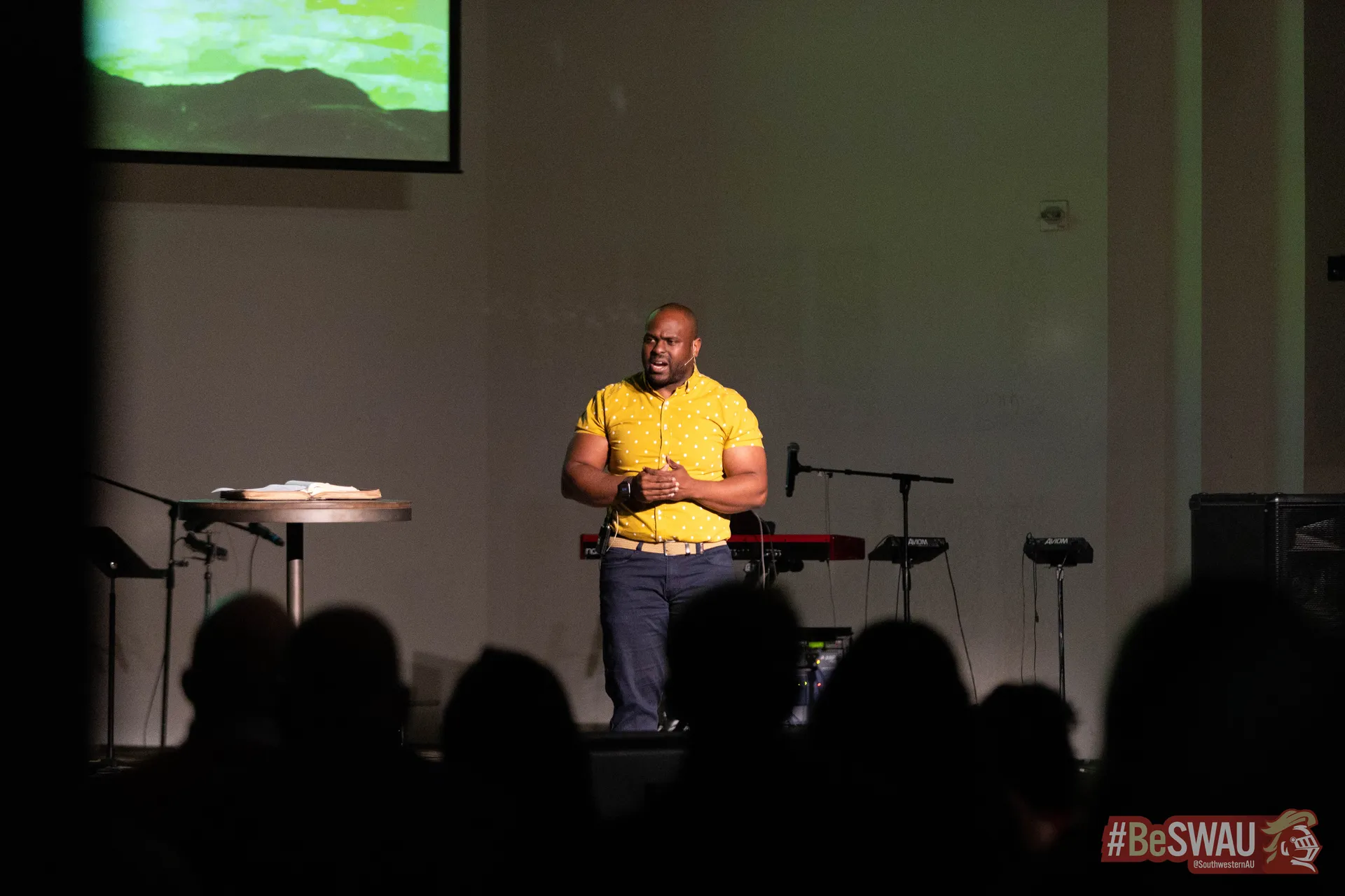 Pastor Swoopes preaching