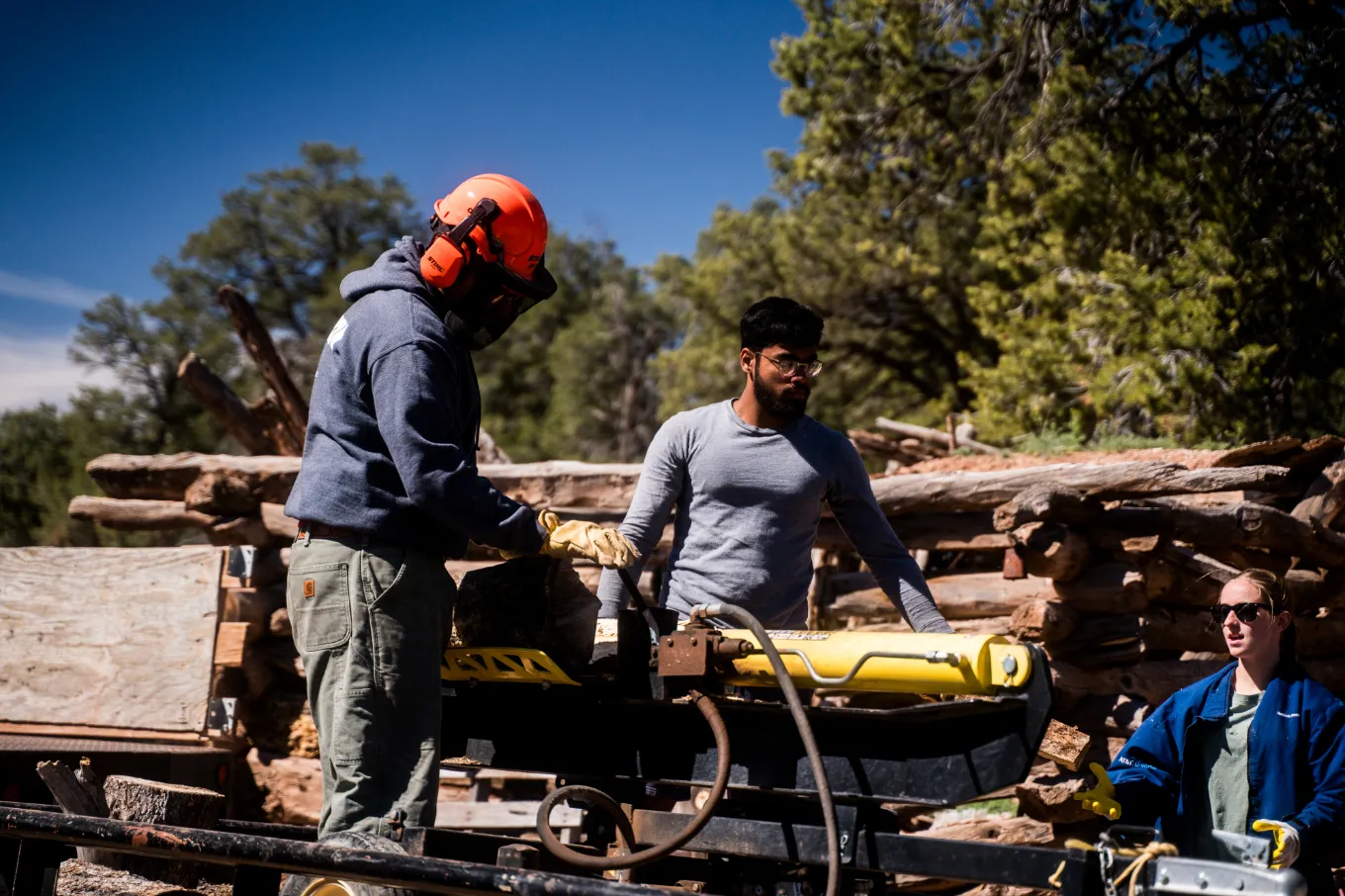 Using the wood cutting machine